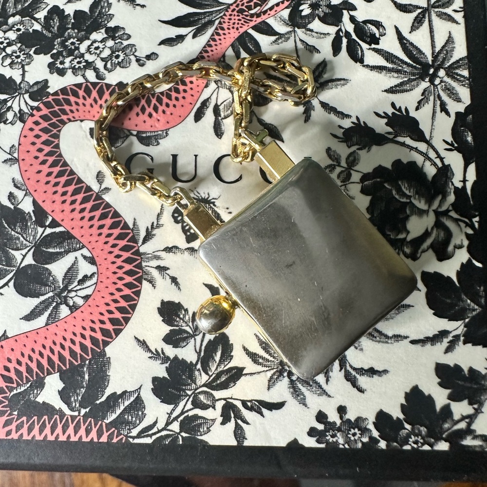 SOLD 🏆 GUCCI Double GG Gold Bag Charm Padlock Motif (Does Hold Parfum) 💛 - Picture 7 of 7